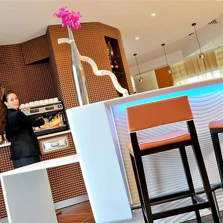 Novotel Paris Les Moulineaux Hotel 4*
