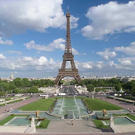 Novotel Paris Les Moulineaux Hotel 4*