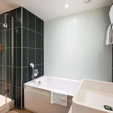 Novotel Paris Les Moulineaux Hotel 4*