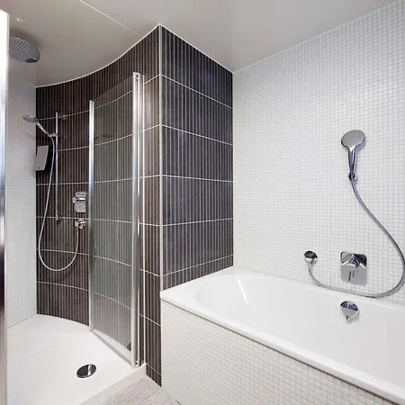 Hotel Novotel Paris Les Moulineaux 4*