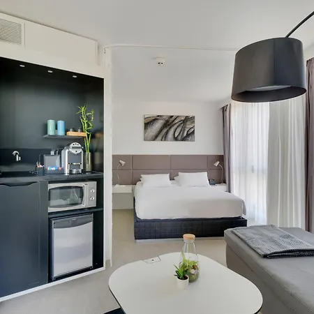 Hotel Novotel Paris Les Moulineaux 4*