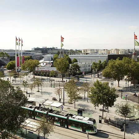 Novotel Paris Les Moulineaux מלון