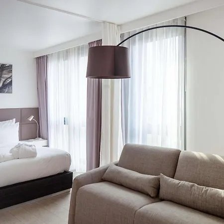 Novotel Paris Les Moulineaux 4*
