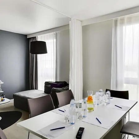 Novotel Paris Les Moulineaux 4*