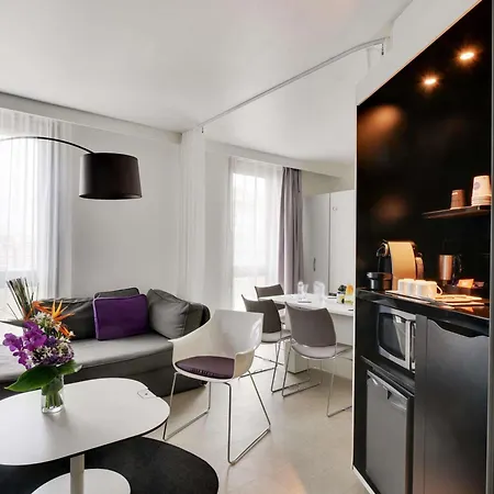 Novotel Paris Les Moulineaux 4*