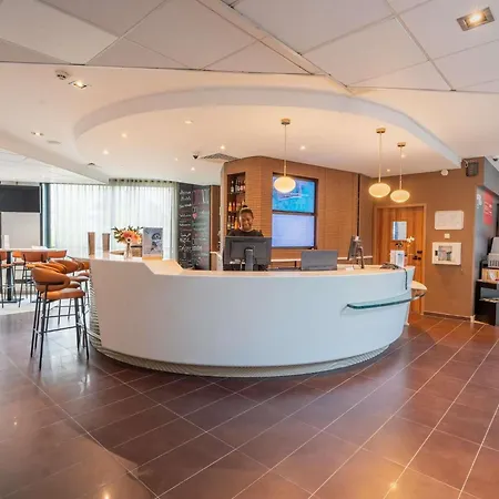 Hotel Novotel Paris Les Moulineaux 4*